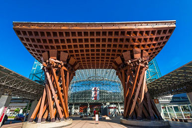 金沢駅の鼓門(つづみもん)兼六園口（東口）